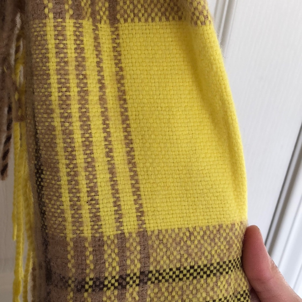 Echo Fringe Scarf - Picture 5 of 5